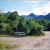 Gruslagte plasser nede ved sjøen. (3-25 meter fra flomålet)